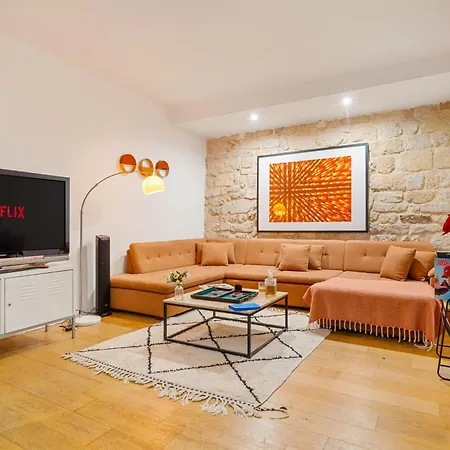 Spacious & Bright Loft Apartment *