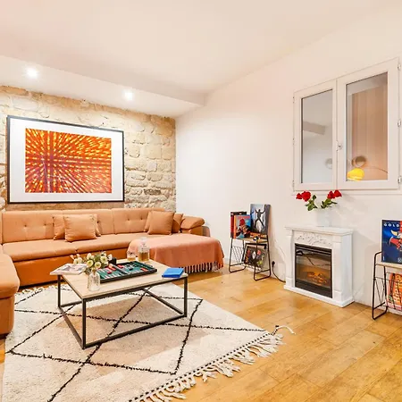 Spacious & Bright Loft Apartment *