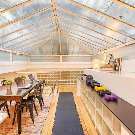 Spacious & Bright Loft Apartment *