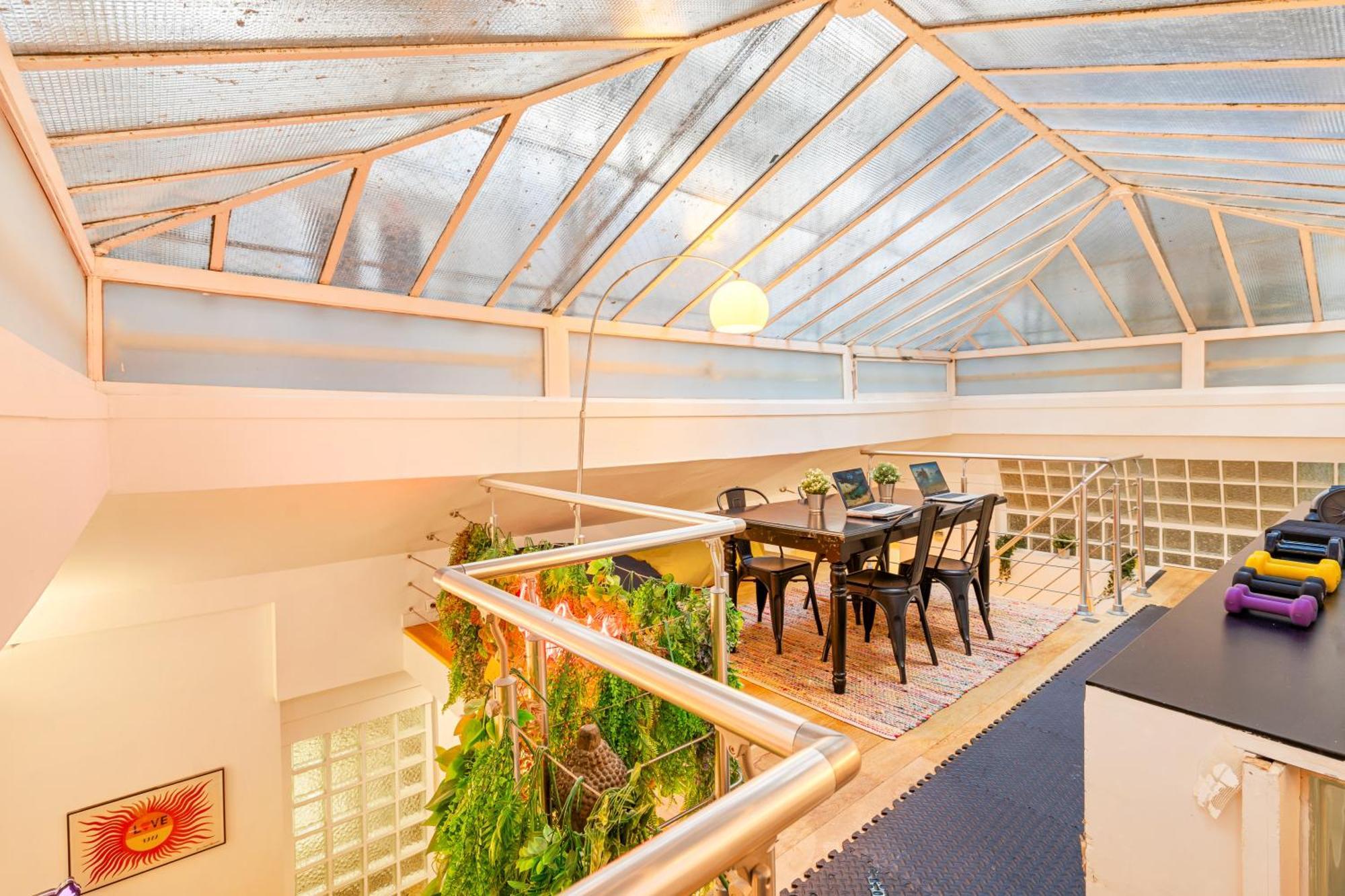 Spacious & Bright Loft Apartment *